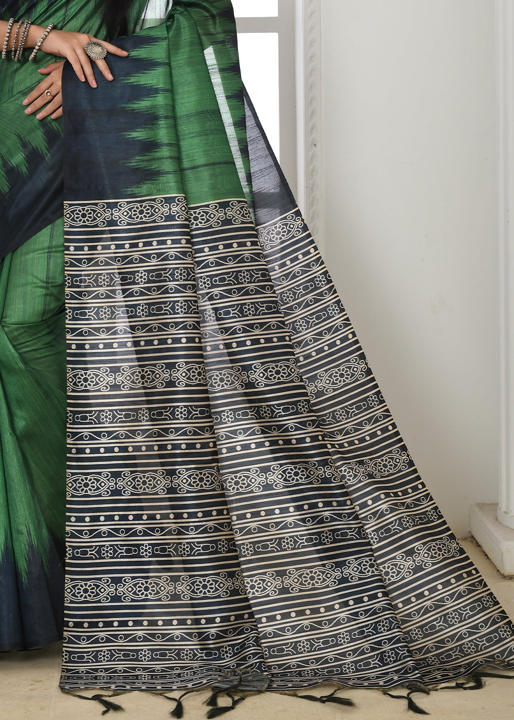 Shamrock Green Tussar Silk Temple Print Saree - qivii