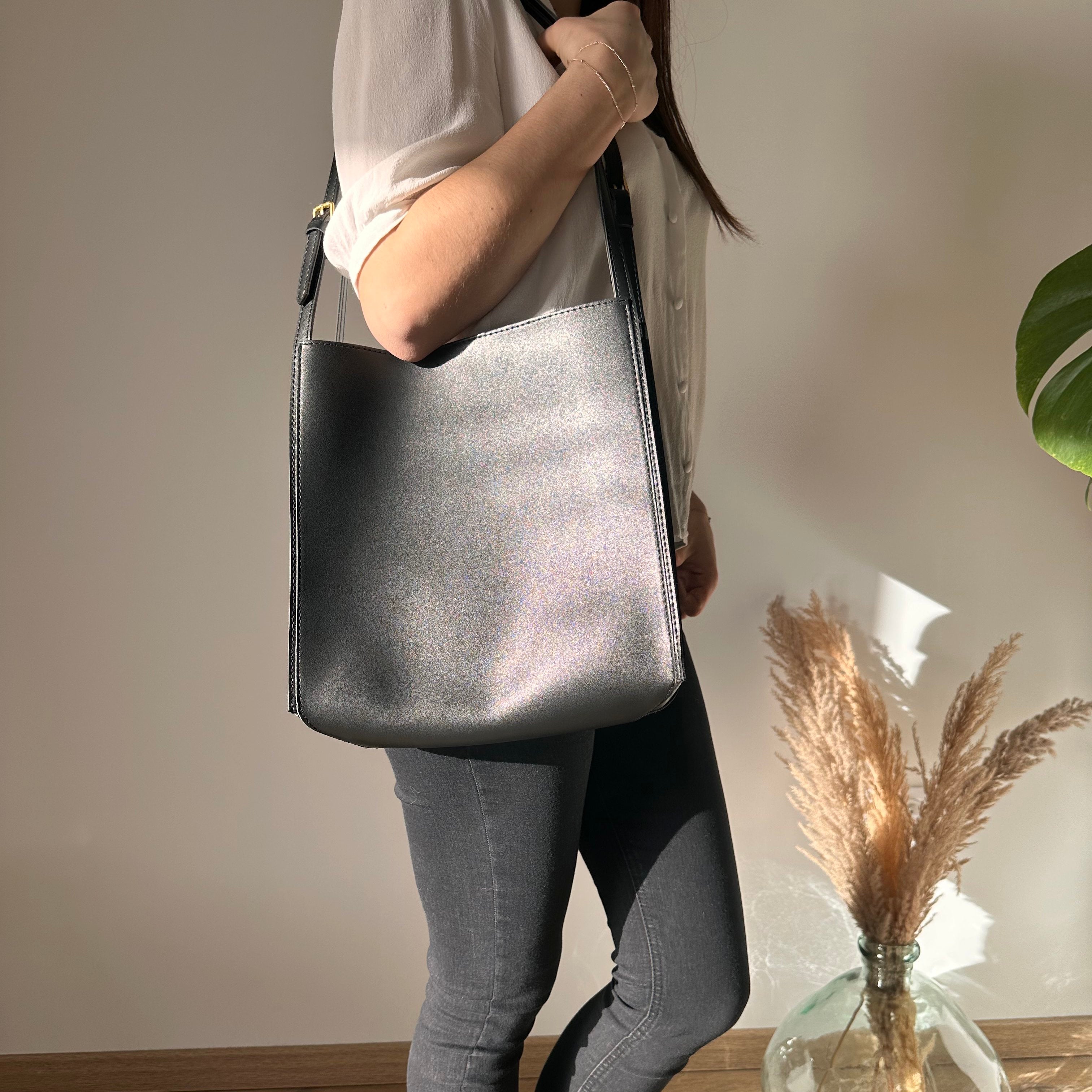 Riva | Tote Bag  - By Qivii