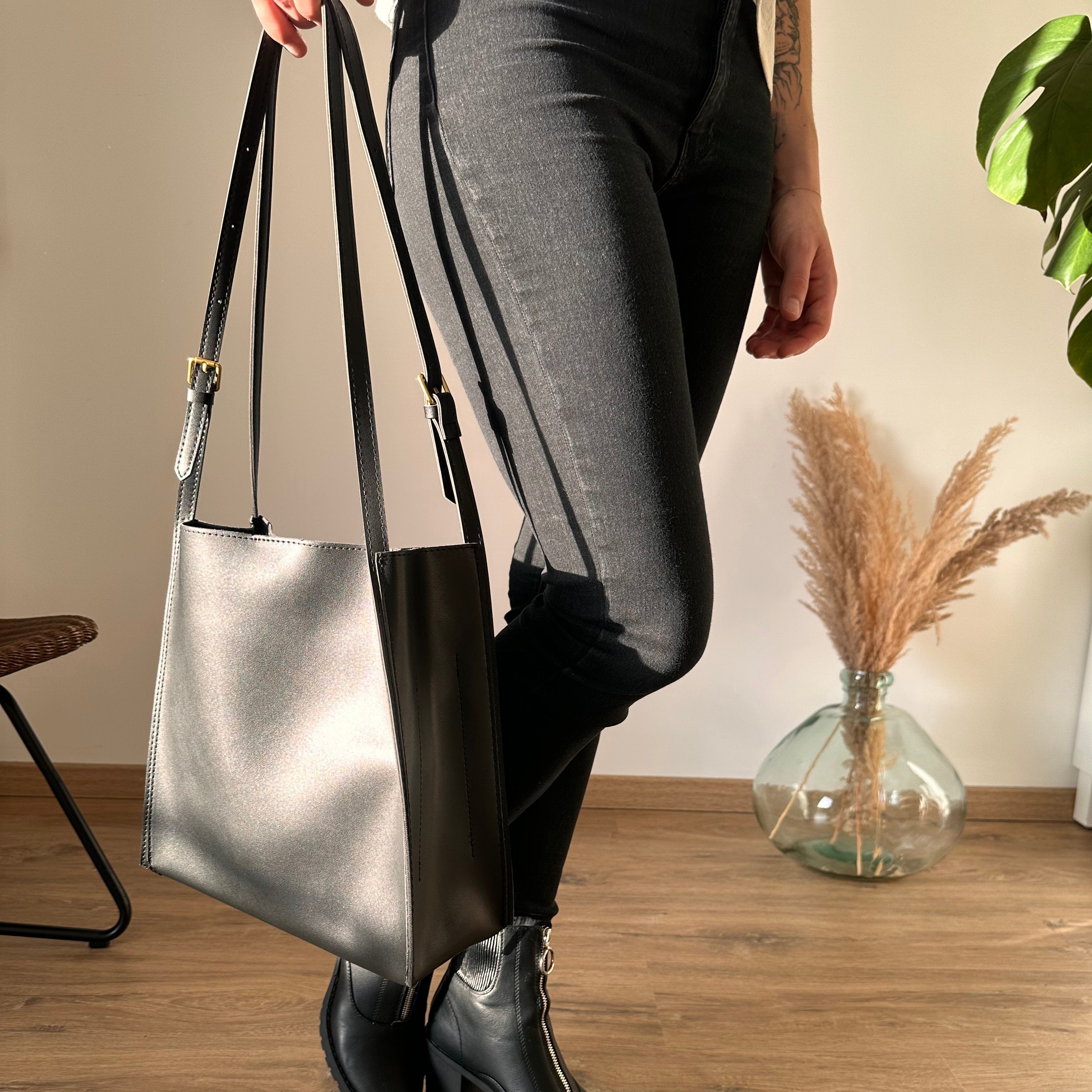 Riva | Tote Bag  - By Qivii