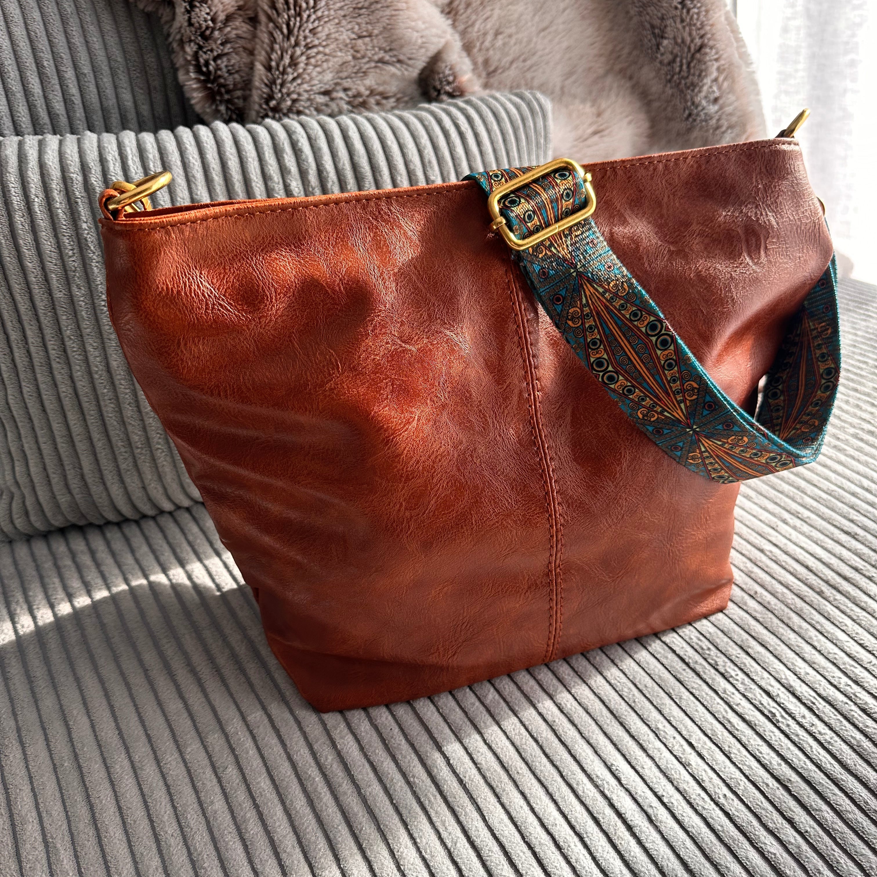 Boyah | Crossbody Bag  - By Qivii