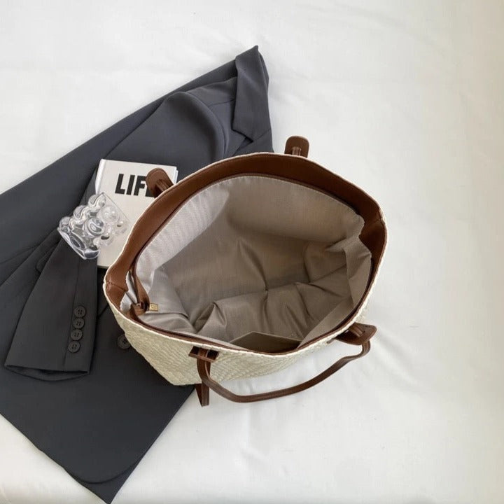Lora | Tote Bag  - By Qivii