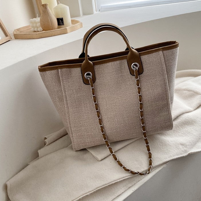 Fulla | Tote Bag  - By Qivii