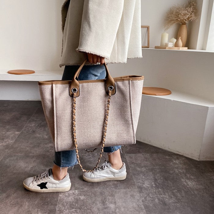 Fulla | Tote Bag  - By Qivii