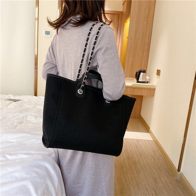 Fulla | Tote Bag  - By Qivii