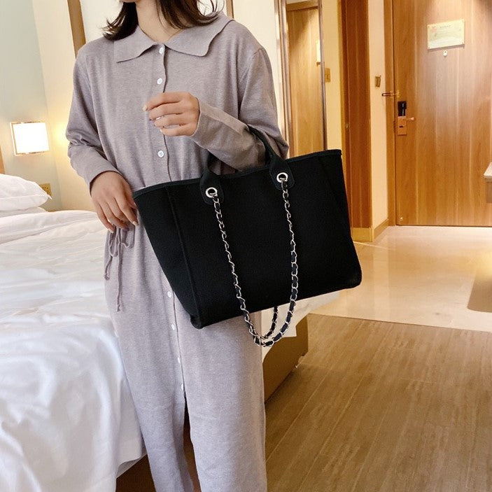 Fulla | Tote Bag  - By Qivii