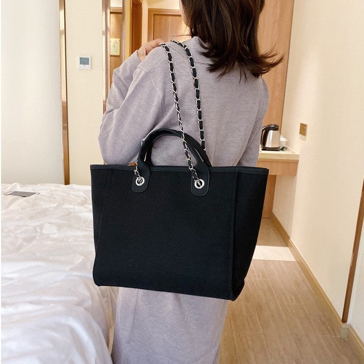 Fulla | Tote Bag  - By Qivii