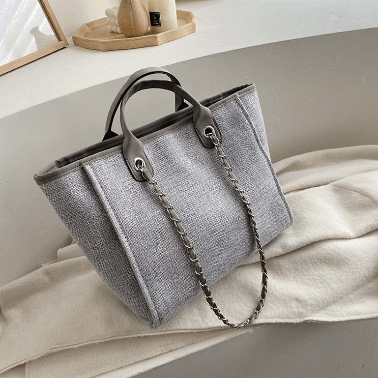 Fulla | Tote Bag  - By Qivii