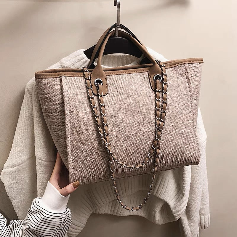 Fulla | Tote Bag  - By Qivii