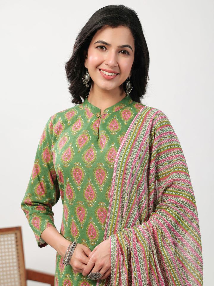 Green Cotton Ethinc Motifs Regular Kurta Set  - By Janasya