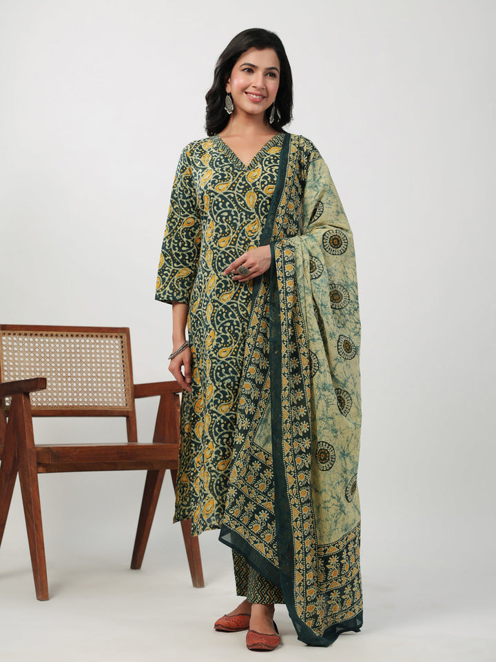 Green Cotton Batik Straight Kurta Set  - By Janasya