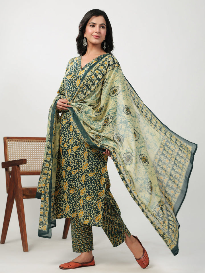 Green Cotton Batik Straight Kurta Set  - By Janasya