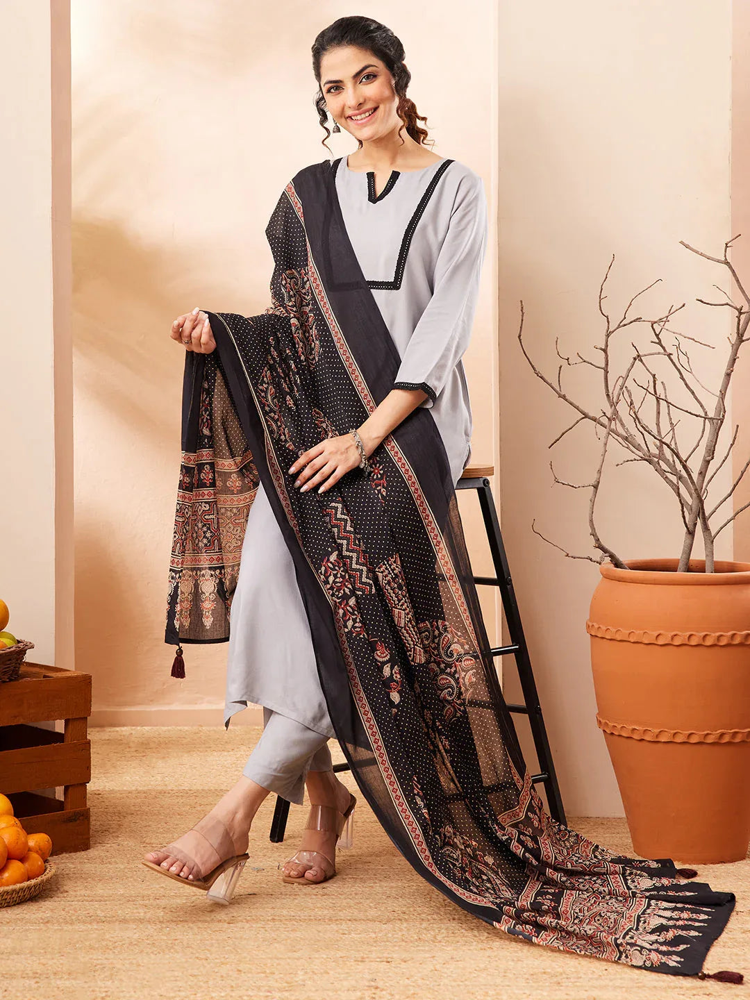Janasya Women's Grey Rayon Solid Straight Kurta Set