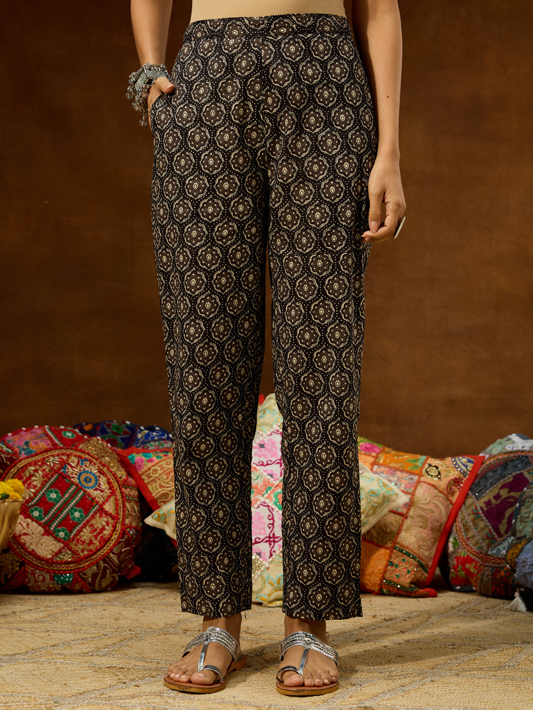 Janasya Women's Black Pure Cotton Ethnic Motifs Printed Straight Kurta Pant Set - qivii