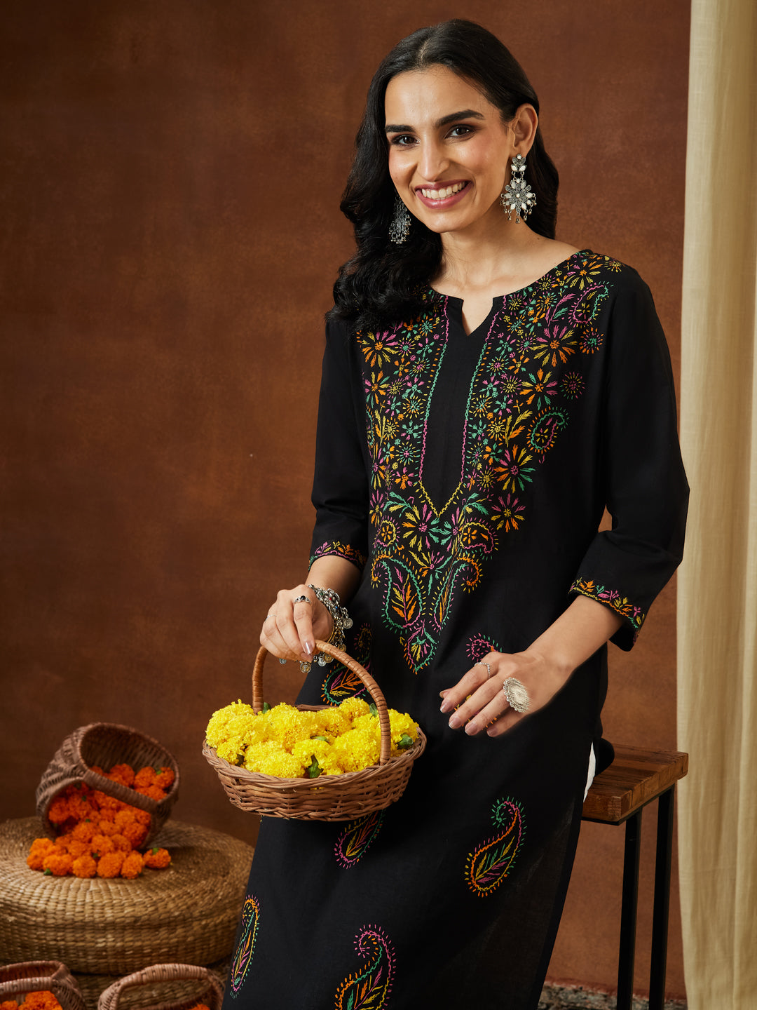 Janasya Women's Black Pure Cotton Paisley Printed Straight Kurta Set - qivii