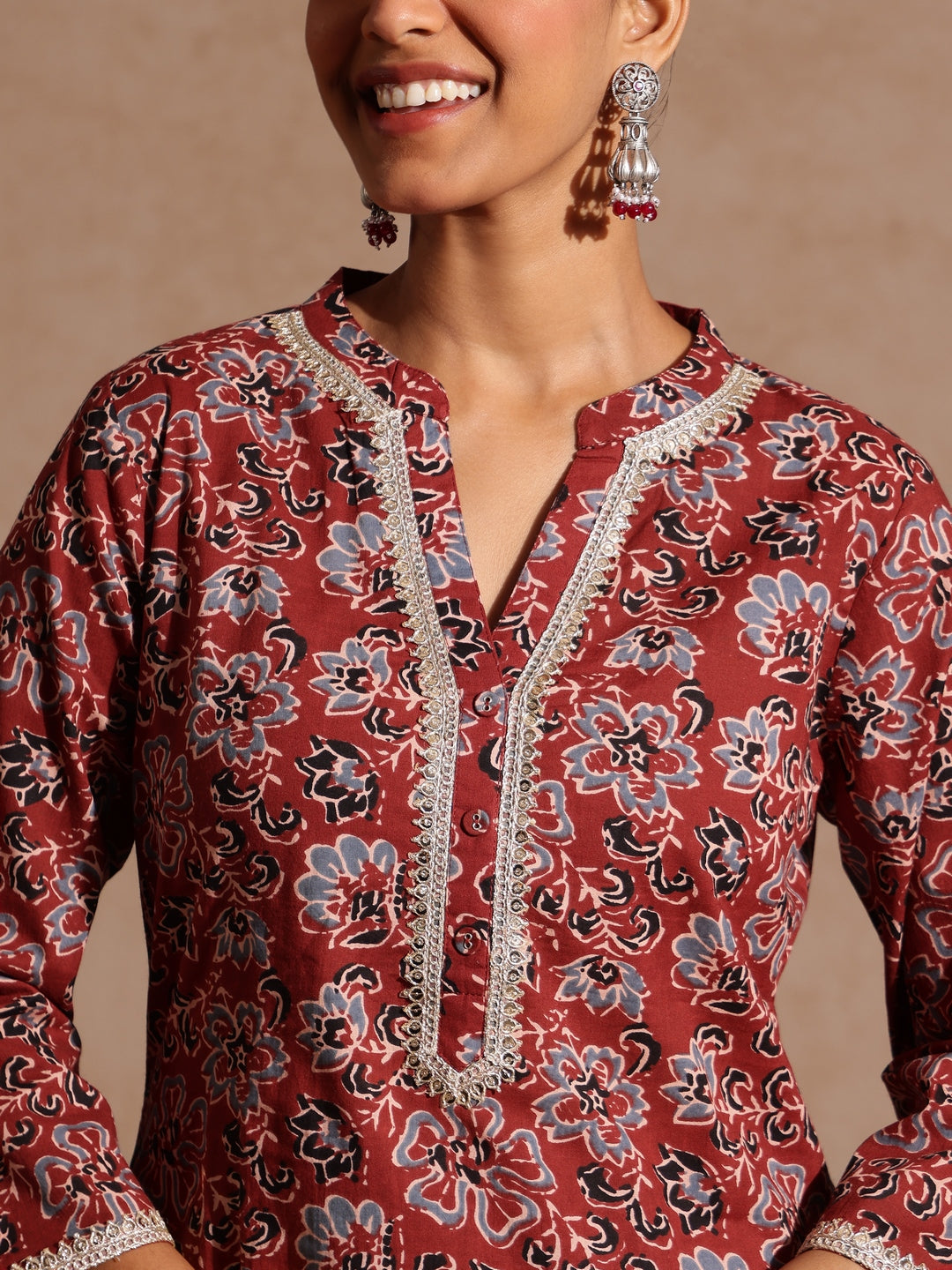 Janasya Women's Maroon Pure Cotton Floral Printed Straight Kurta Set - qivii