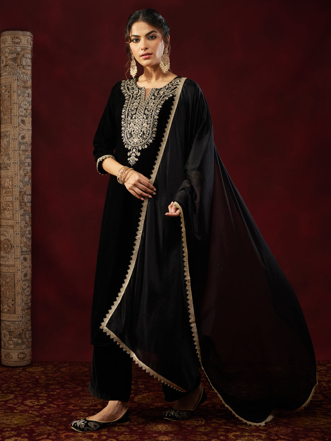 Janasya Women's Black Velvet Zari Yoke Embroidered Straight Kurta Set