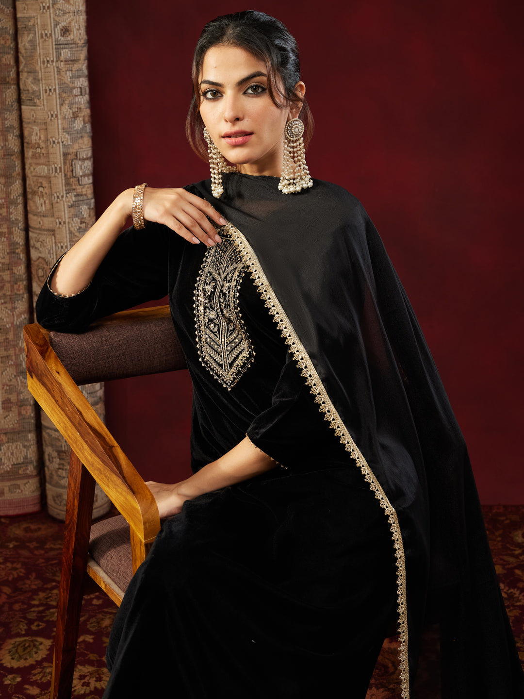 Janasya Women's Black Velvet Zari Yoke Embroidered Straight Kurta Set