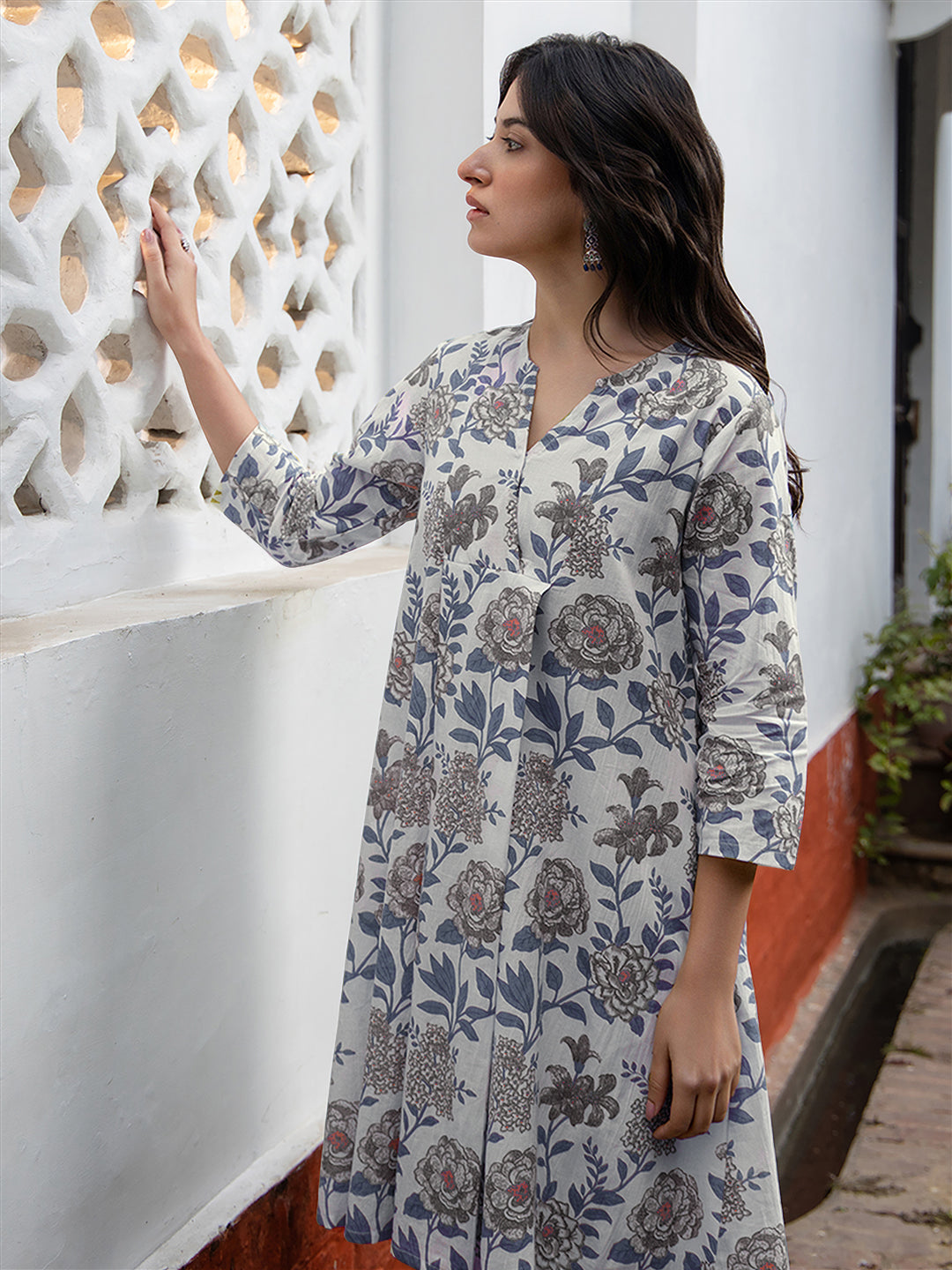 White Pure Cotton Floral Printed Tunic - qivii