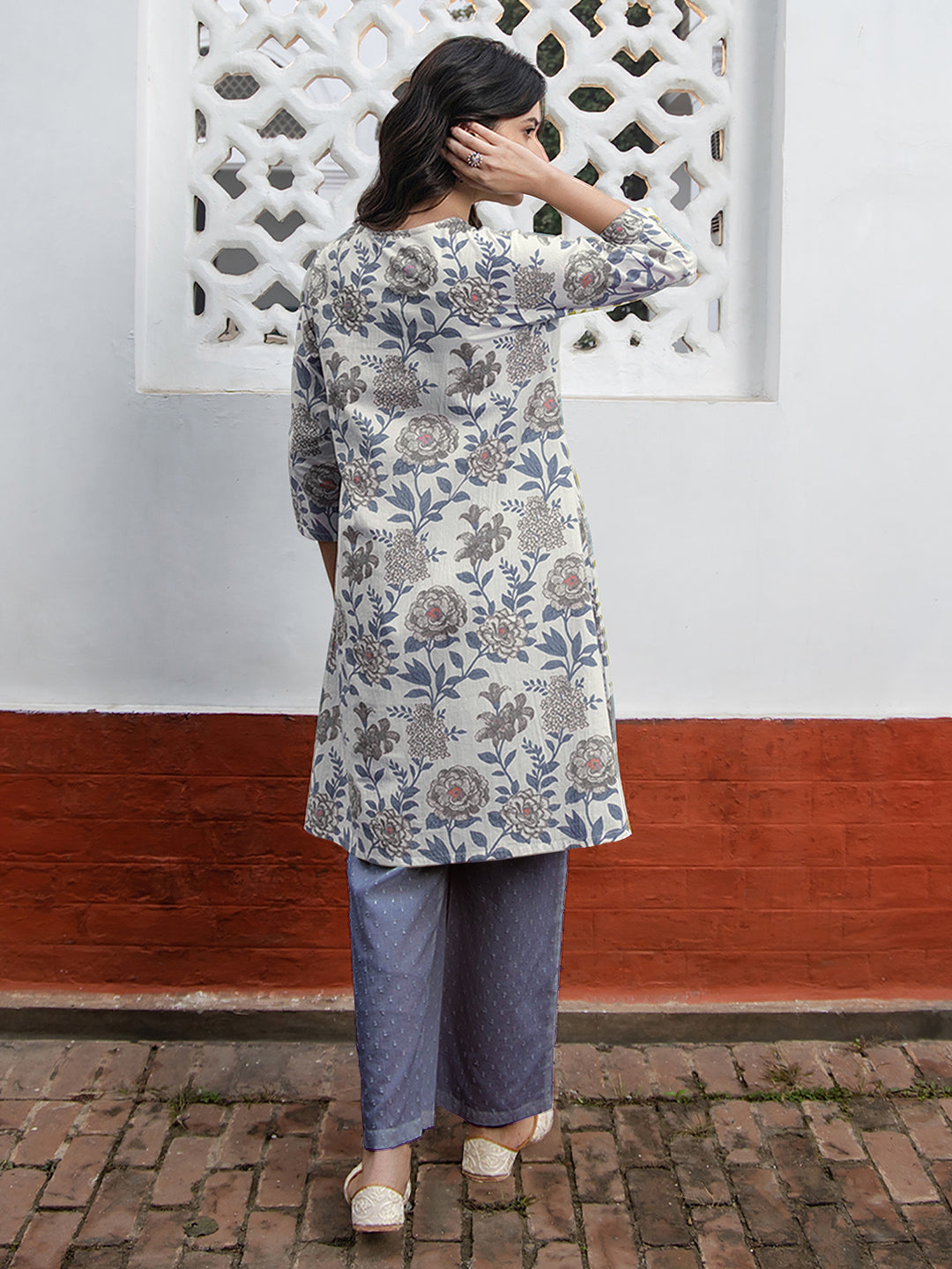 White Pure Cotton Floral Printed Tunic - qivii
