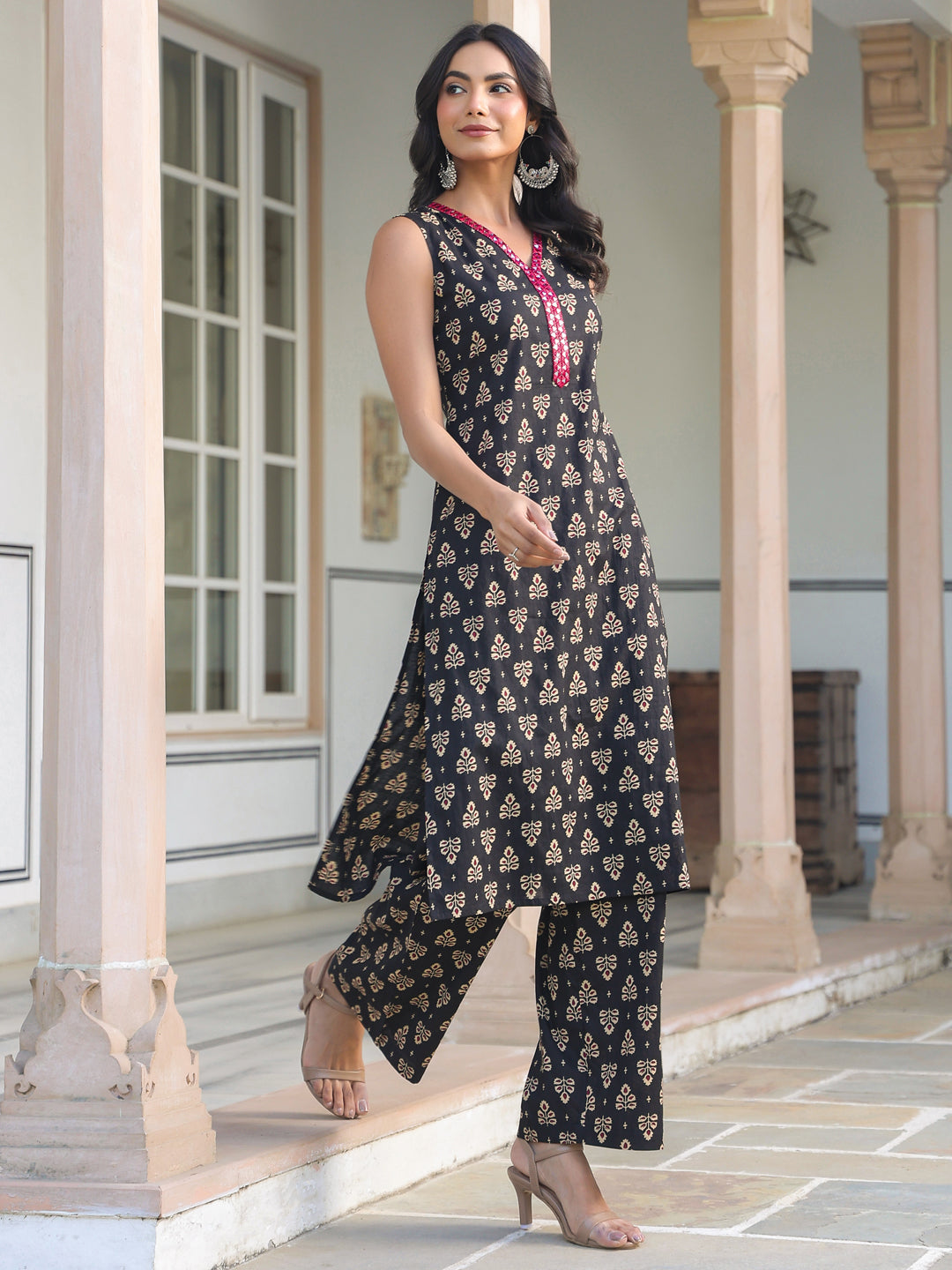 Black Pure Cotton Floral Printed Straight Kurta Set - qivii