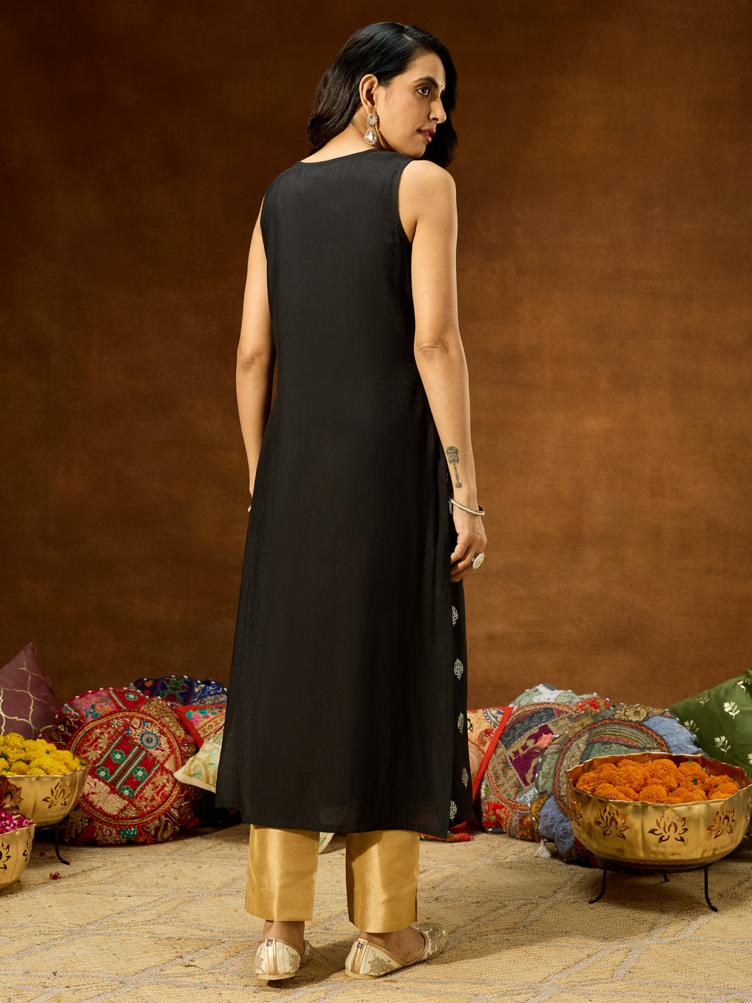 Janasya Women's Black Chanderi Yoke Embroidered Straight Kurta