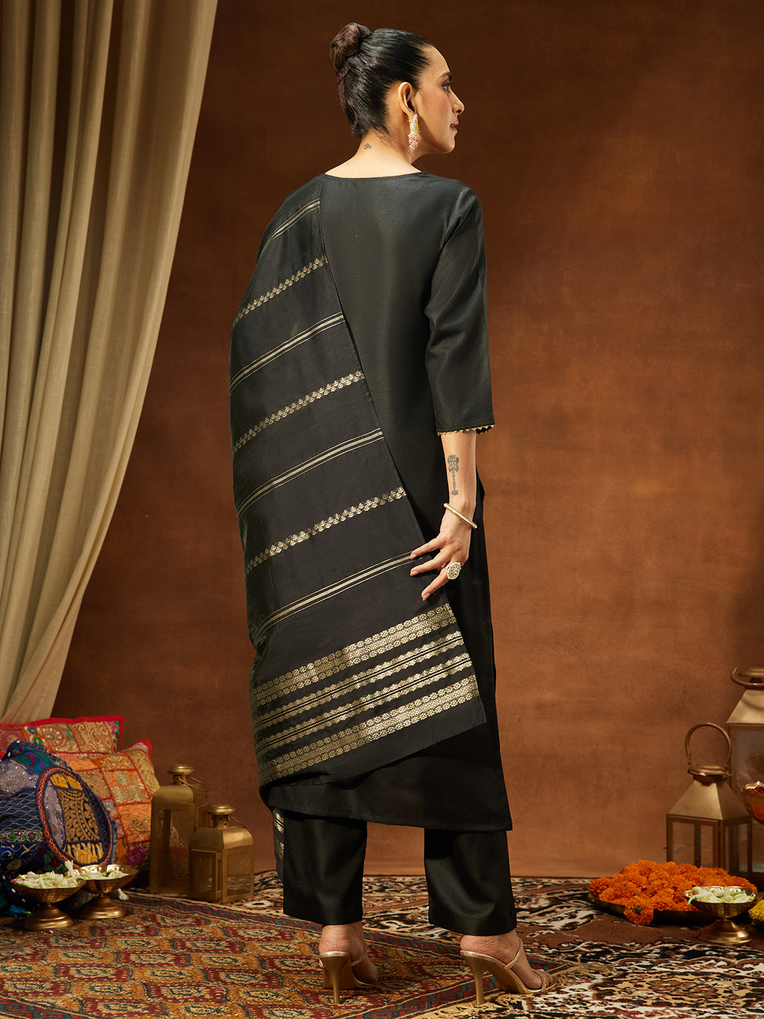 Janasya Women's Black Cotton Blend Yoke Design Straight Kurta Set