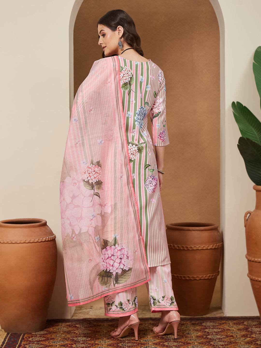 Janasya Women's Light Pink Cotton Blend Floral Printed Straight Kurta Set - qivii