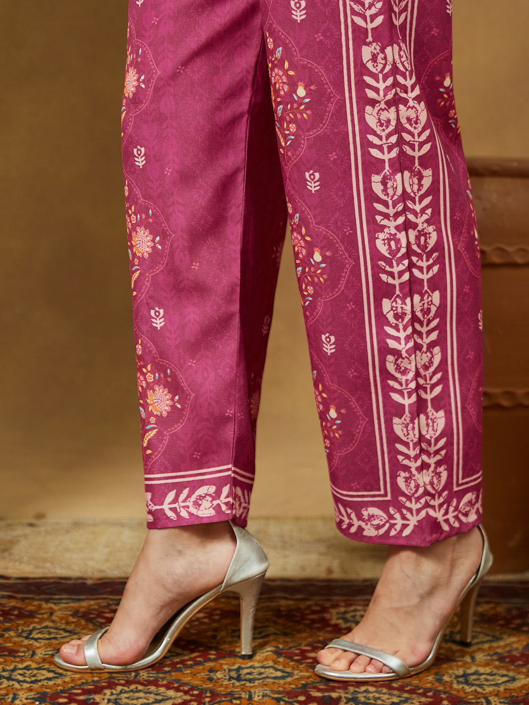 Janasya Women's Pink Cotton Blend Floral Printed Straight Kurta Set - qivii