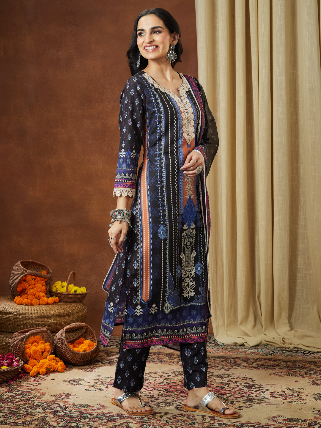 Janasya Women's Black Cotton Blend Printed Straight Kurta Set