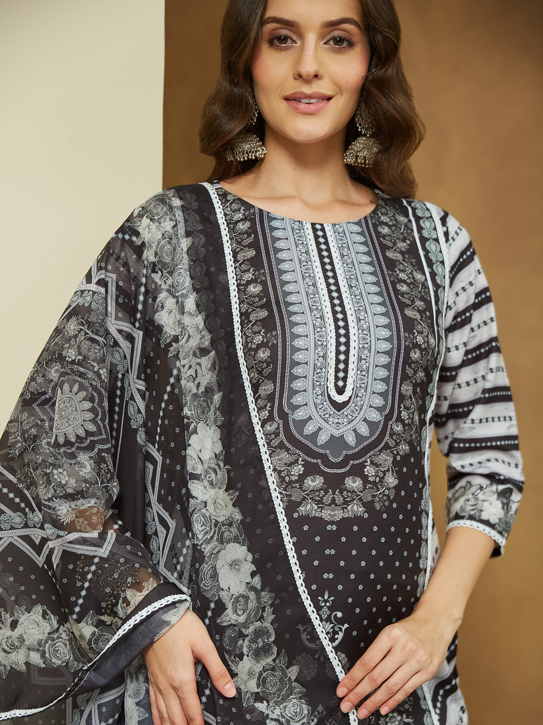 Janasya Women's Black Cotton Blend Floral Printed Straight Kurta Set