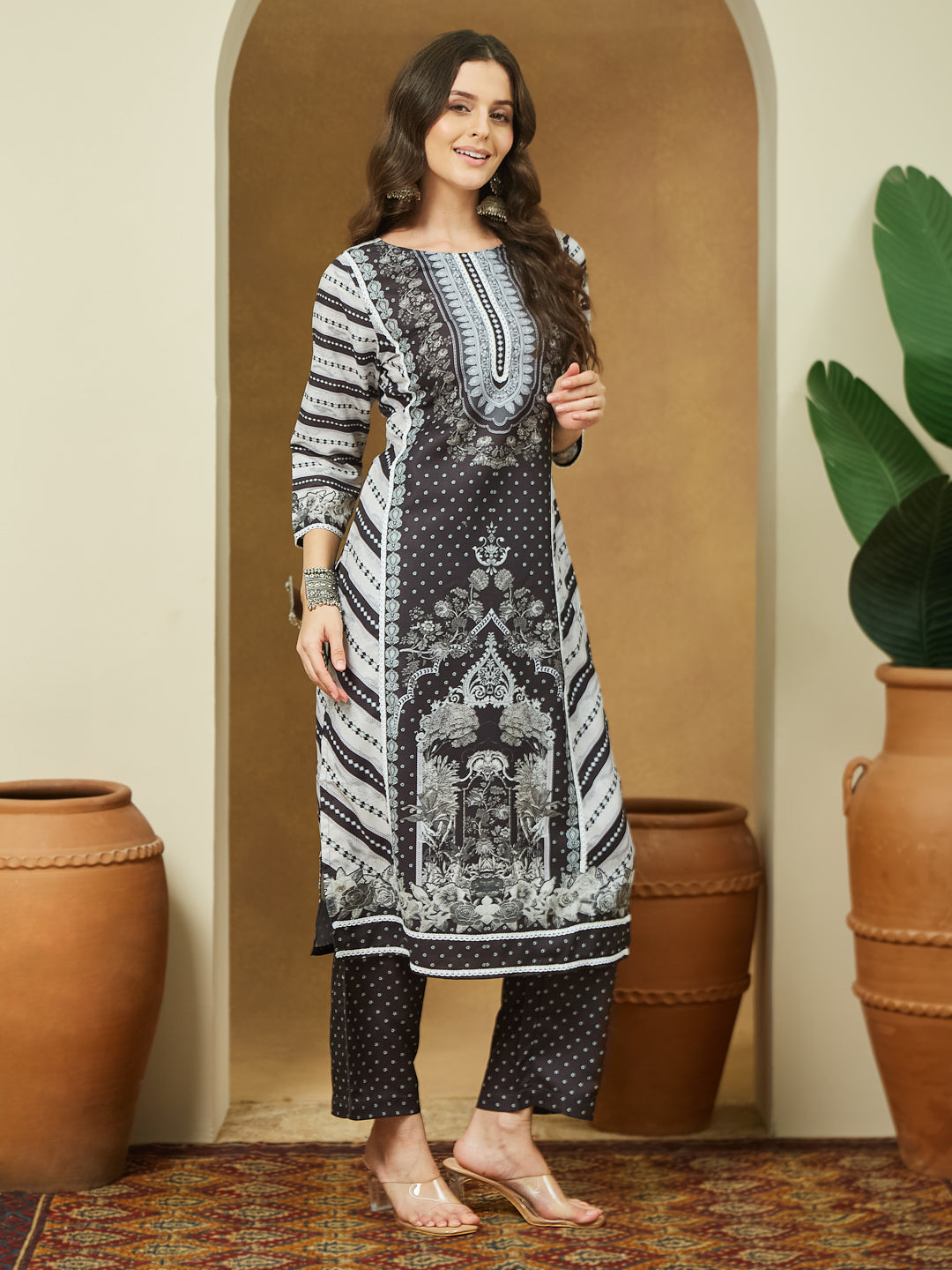 Janasya Women's Black Cotton Blend Floral Printed Straight Kurta Set