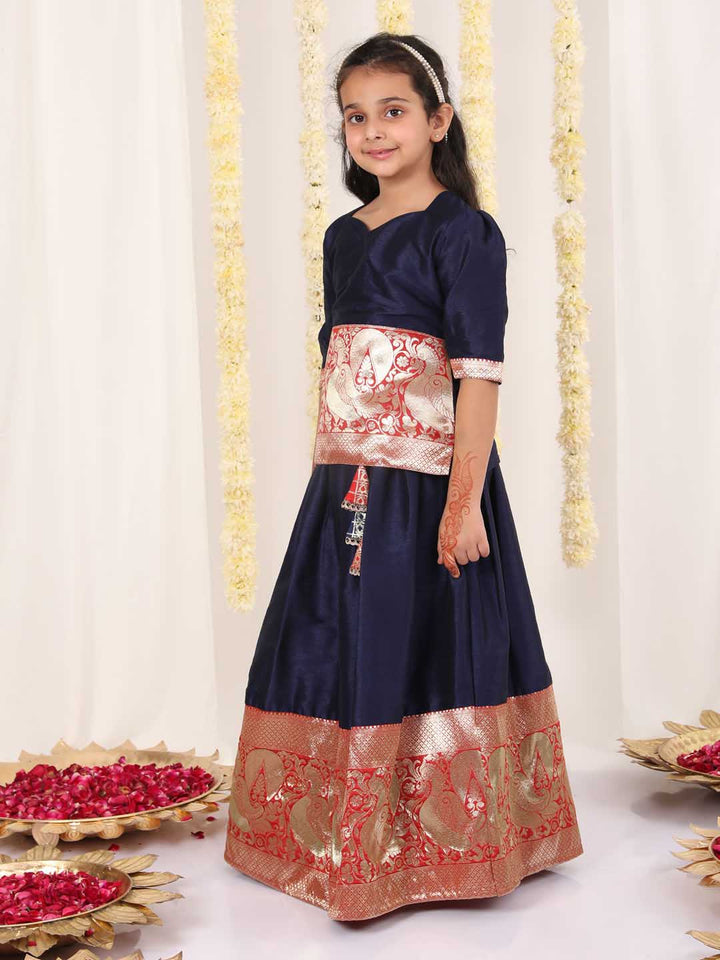 Vastramay Girl's Blue Pavda Pattu Lehenga Choli Set