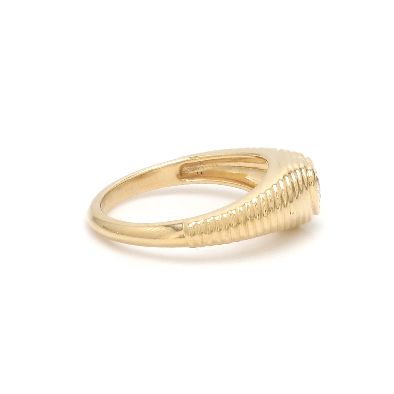 JPRG-3437/8813 Diamond Heart Ribbed Ring