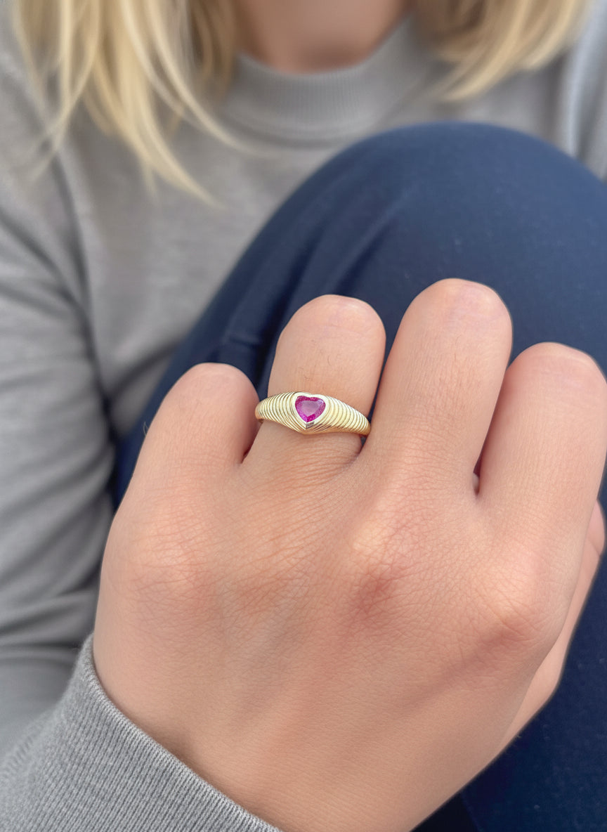 JPRG-3462/8842 Ruby Heart Ribbed Ring