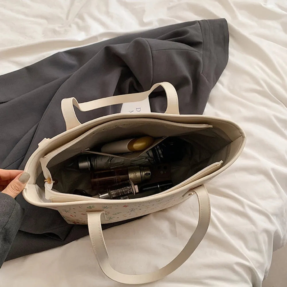 Leora | Tote Bag  - By Qivii