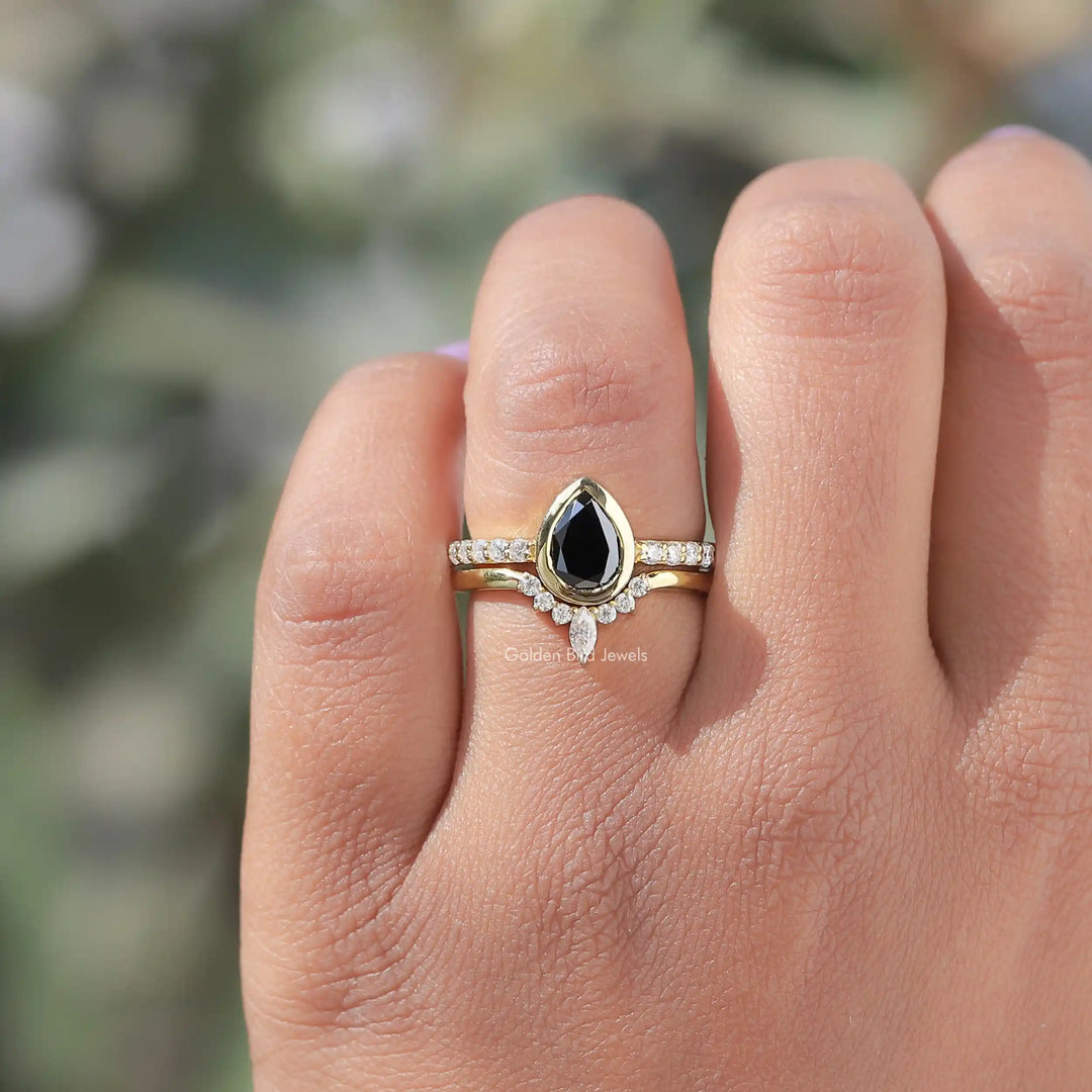 Black Pear Moissanite Bridal Ring Set