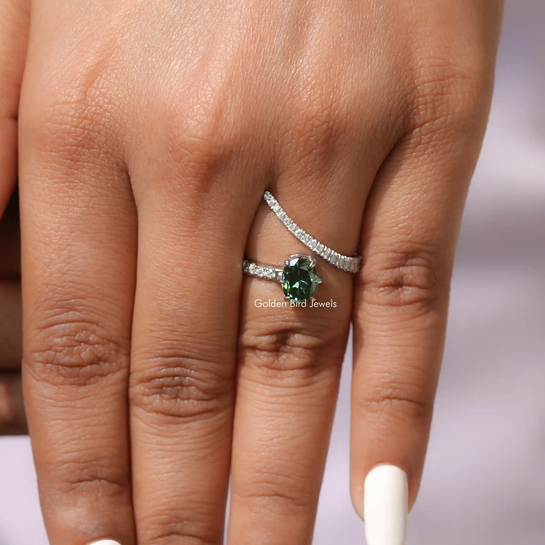 Dark Green Oval Cut Moissanite Accent Stone Ring