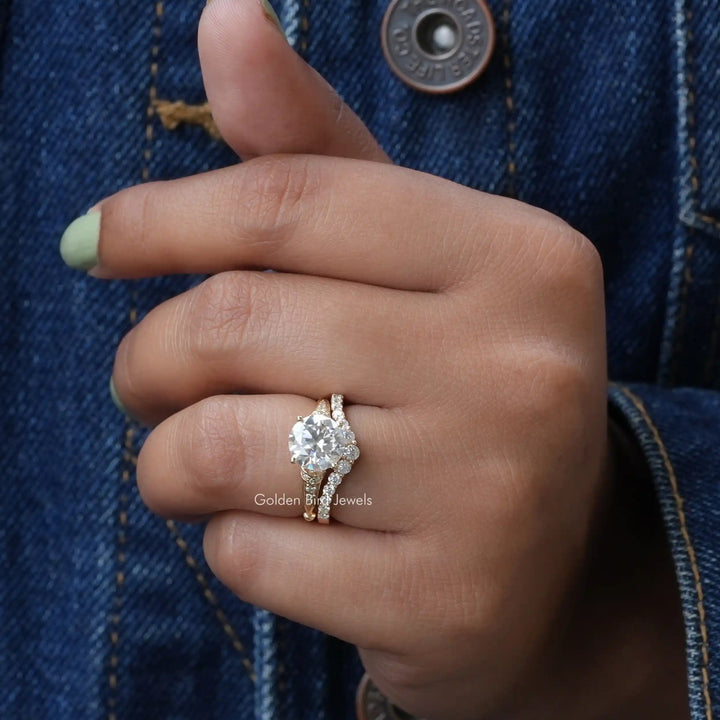 Round Cut Moissanite Accent Stone Ring Set