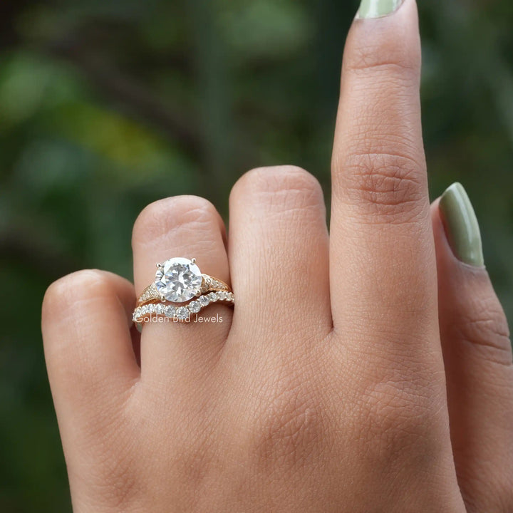 Round Cut Moissanite Accent Stone Ring Set