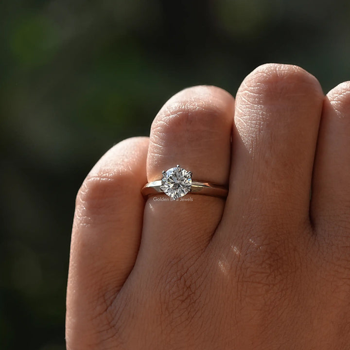 Solitaire Round Shaped Diamond Engagement Ring