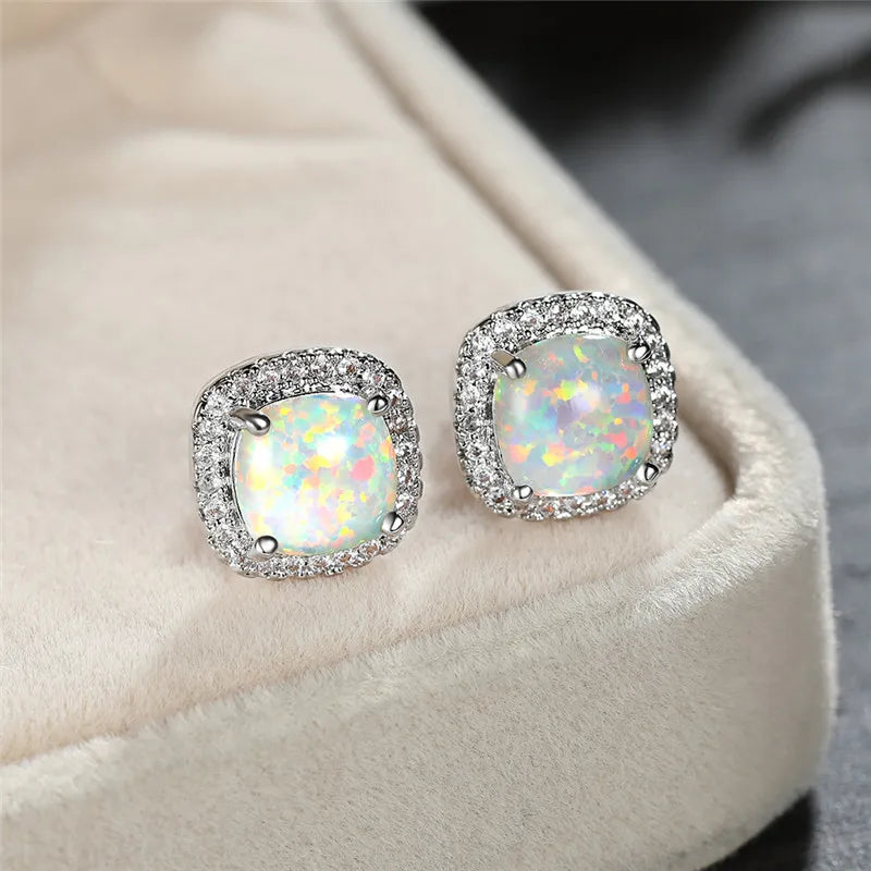 Elegante Zilveren Oorbellen met Witte Vuuropaal  - By Qivii