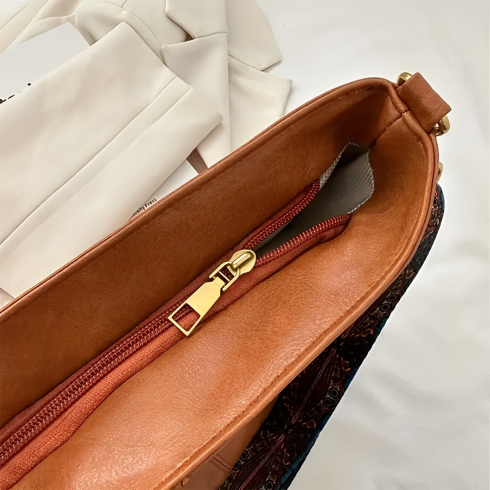 Boyah | Crossbody Bag  - By Qivii