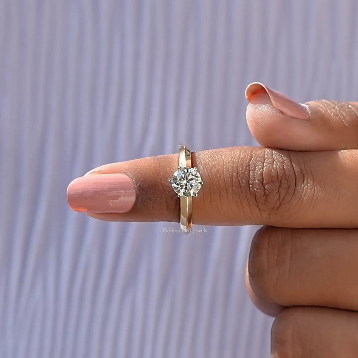 Solitaire Round Shaped Diamond Engagement Ring