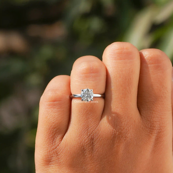 Solitaire Round Moissanite Engagement Ring