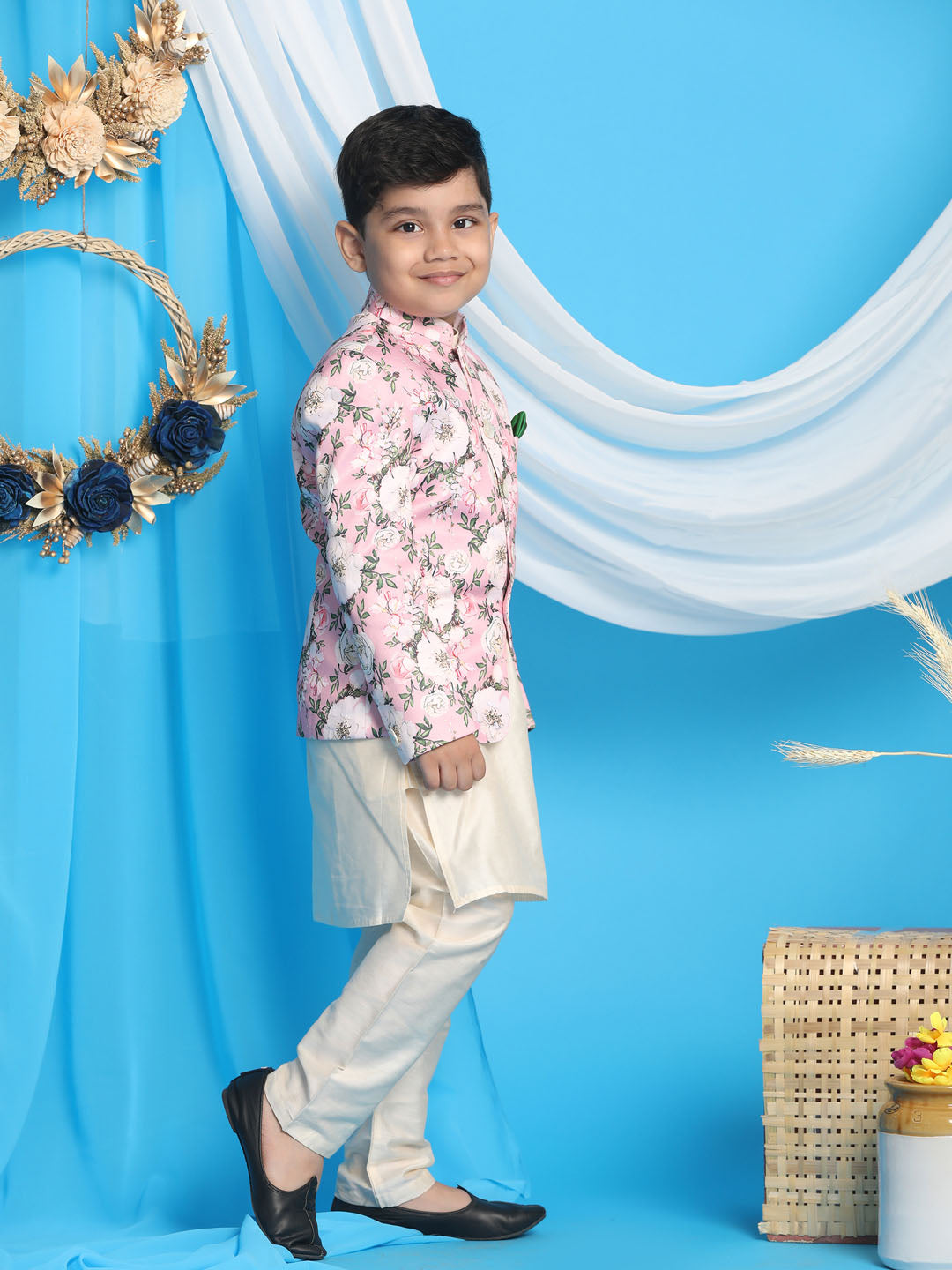 VASTRAMAY Floral Printed Pink Bandhgala Prince Coat Jodhpuri With Cream Color Kurta Pyjama Set