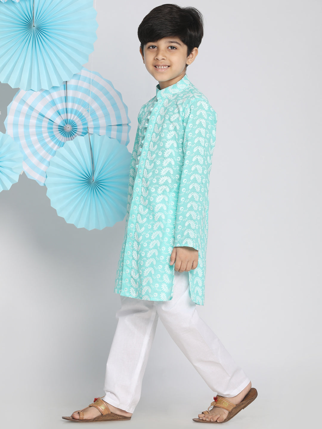 VASTRAMAY Green Pure Cotton Chikankari Kurta Pyjama Set