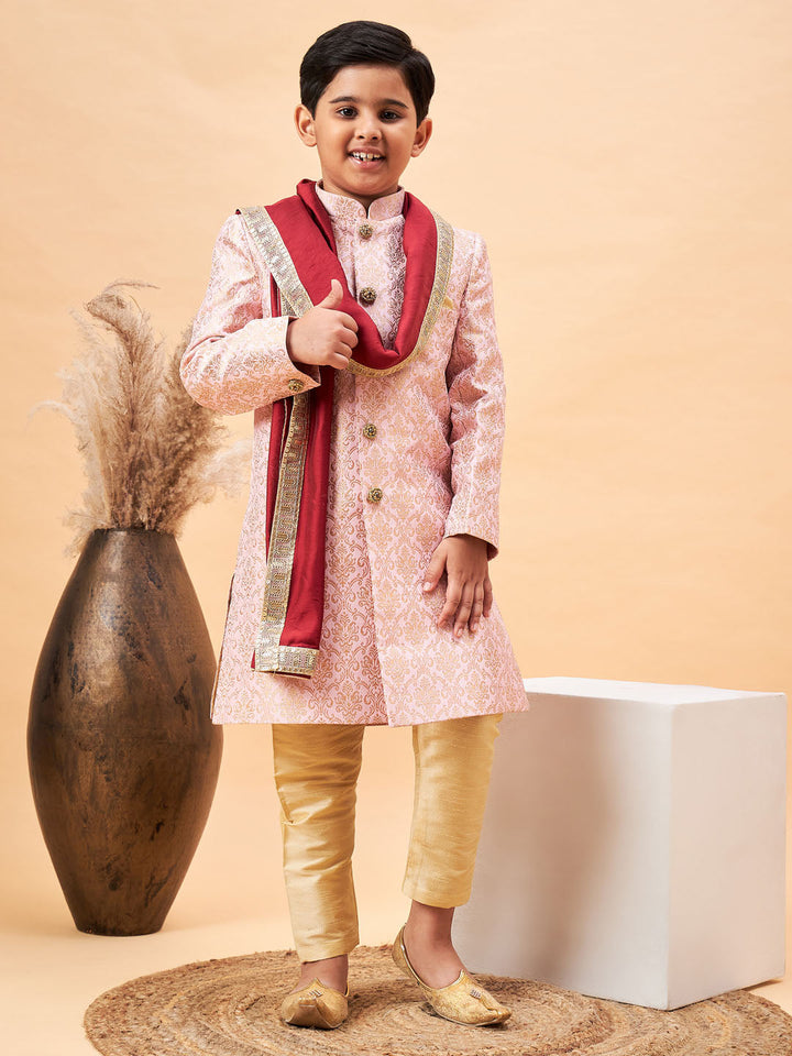 VASTRAMAY Boys Pink & Gold-Colored Woven-Design Brocade Slim Fit Sherwani Set With Maroon Color Dupatta