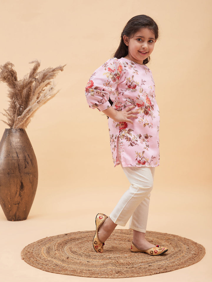 VASTRAMAY Girls Pink Floral Printed Kurta With Cream Pant Set