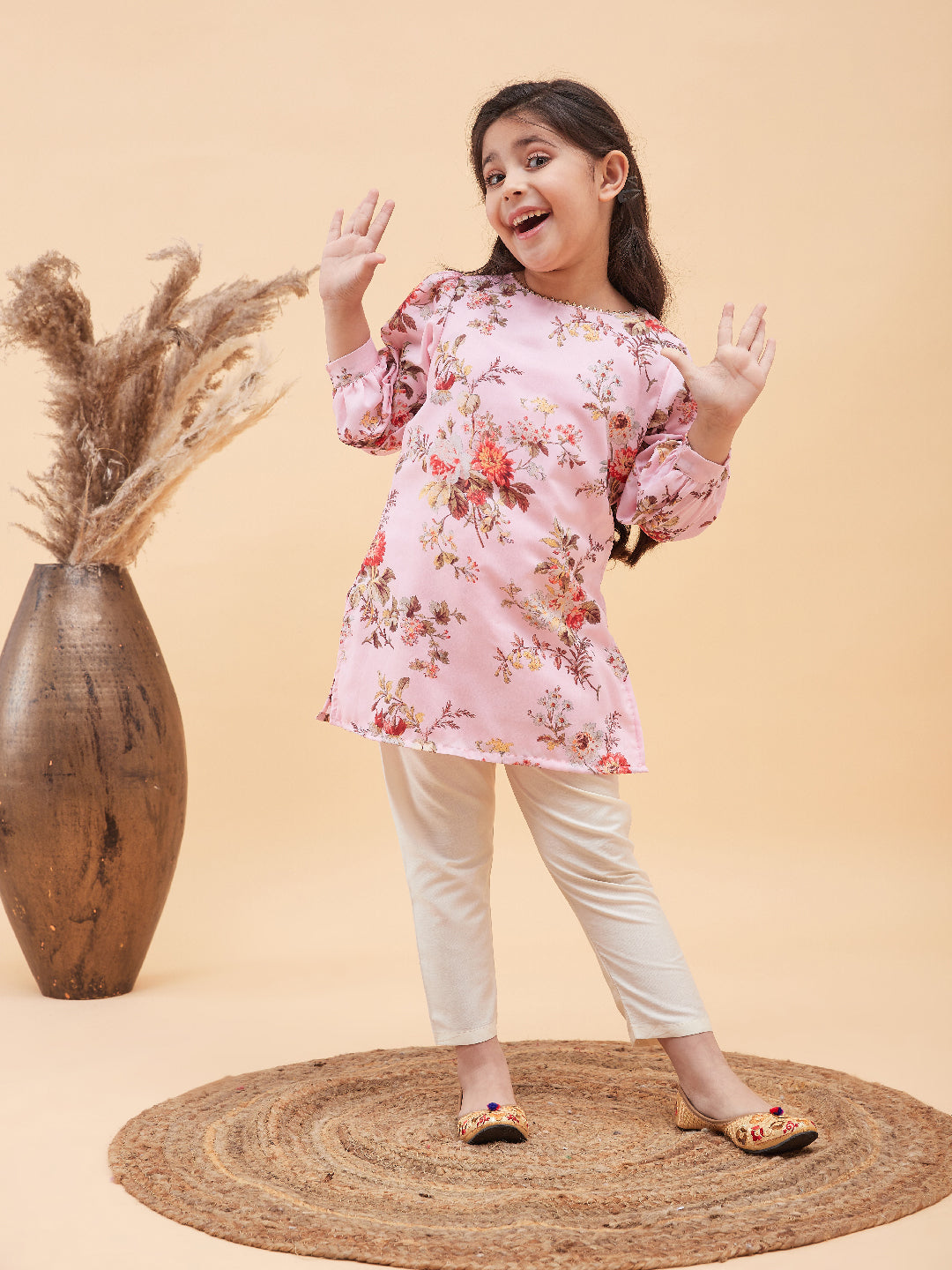 VASTRAMAY Girls Pink Floral Printed Kurta With Cream Pant Set