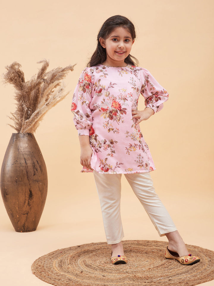 VASTRAMAY Girls Pink Floral Printed Kurta With Cream Pant Set